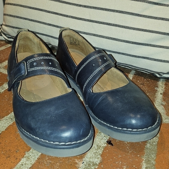 Clarks Unstructured Black Loafers with Velcro Closure Size 8 1/2 m - Picture 3 of 10